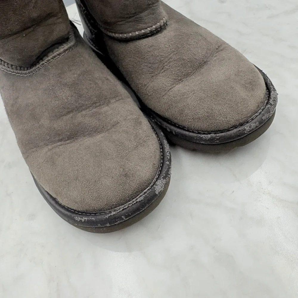 UGG Australia Grey Suede Sheepskin Lined Boots Youth Girls Size 12 Warm‎ Comfort